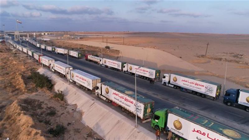 وصول القافلة الإغاثية الخامسة من صندوق تحيا مصر إلى الجانب الفلسطيني