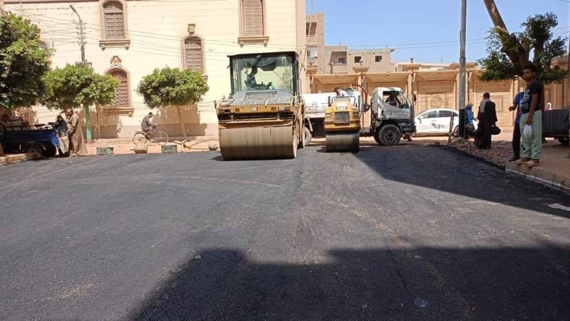 محافظ أسيوط يؤكد مواصلة تطوير ورصف شوارع مدينة منفلوط
