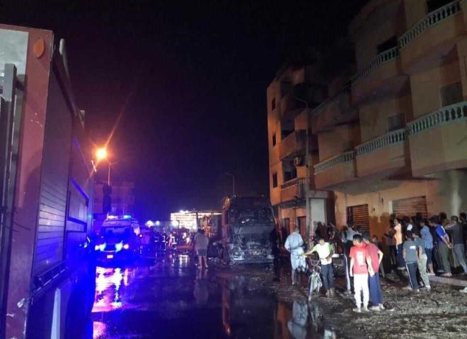 السيطرة على حريق شب في شاحنة مساعدات موجهة إلى غزة بمدينة العريش