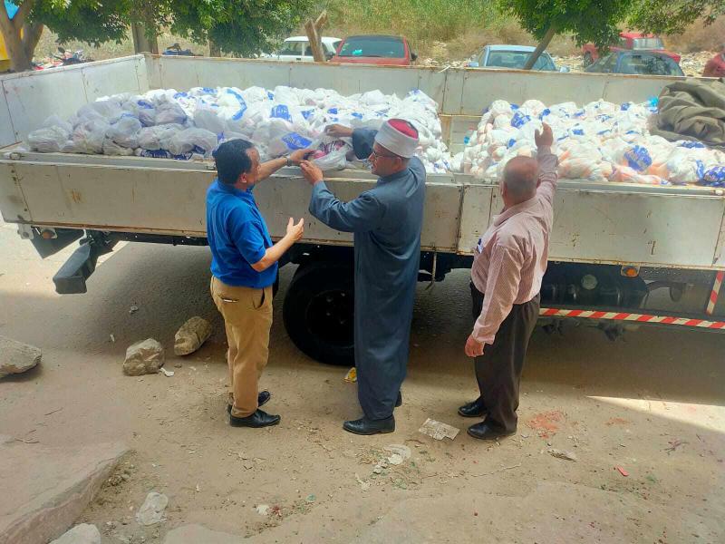 استلام 1000 شنطة مواد غذائية لتوزيعها على الأسر الأولى بالرعاية بالبحيرة