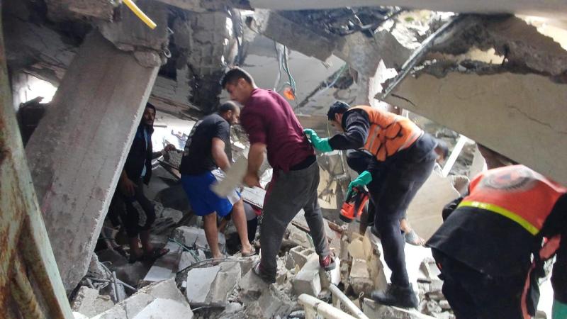 طائرات حربية إسرائيلية تقصف 3 منازل في محيط المستشفى الكويتي وسط رفح الفلسطينية