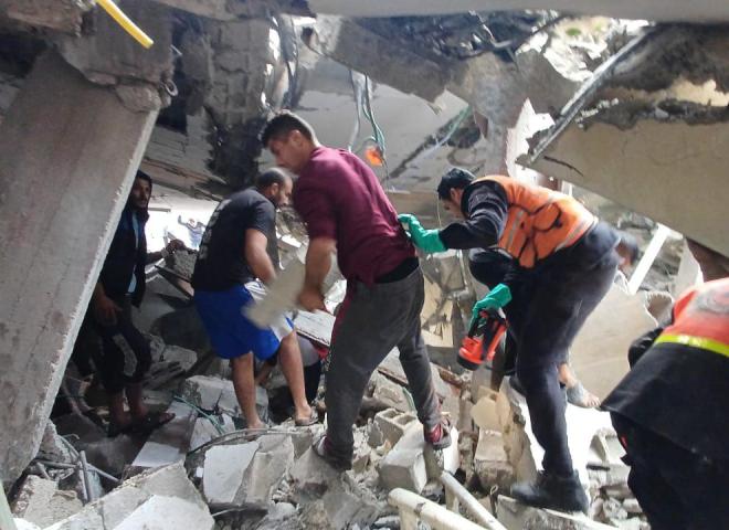 طائرات حربية إسرائيلية تقصف 3 منازل في محيط المستشفى الكويتي وسط رفح الفلسطينية