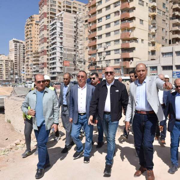 وزير الإسكان ومحافظ الإسكندرية يختتمان جولتهما بتفقد مشروع توسعة الكورنيش