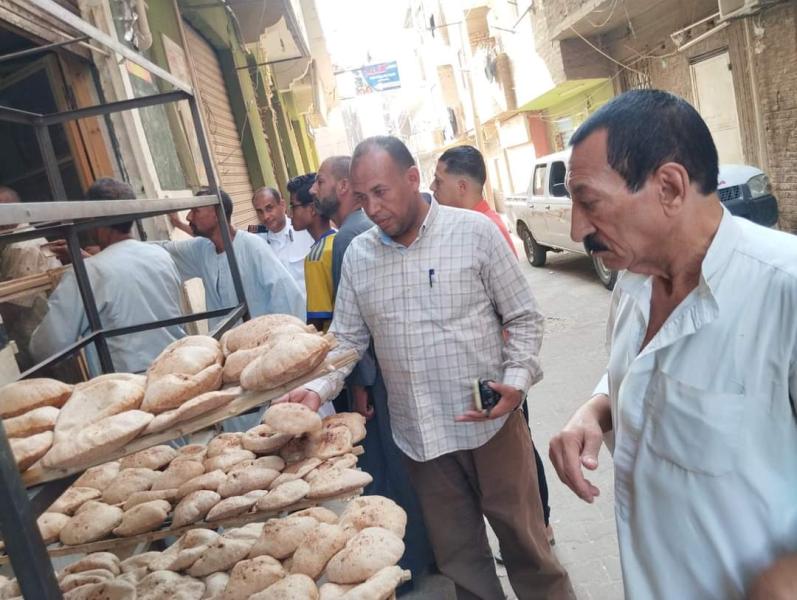 محافظة قنا: تحرير 45 محضرا لمخالفات تموينية خلال اليوم الثاني من تحريك سعر رغيف الخبز  بقنا