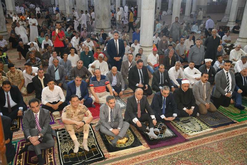 محافظ الغربية وآلاف الأهالي يؤدون صلاة عيد الاضحى بمسجد السيد البدوي