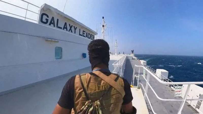 الحوثيون يعلنون استهداف سفينة تابعة لدولة الاحتلال الإسرائيلي في بحر العرب