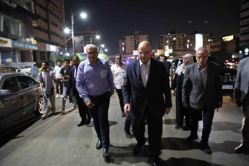 محافظ القاهرة يقود حملة مسائية لتطبيق المواعيد الجديدة لفتح وغلق المحال بالعاصمة
