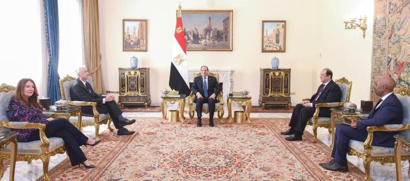 الرئيس السيسي يؤكد الموقف المصري الرافض لاستمرار العمليات العسكرية في قطاع غزة
