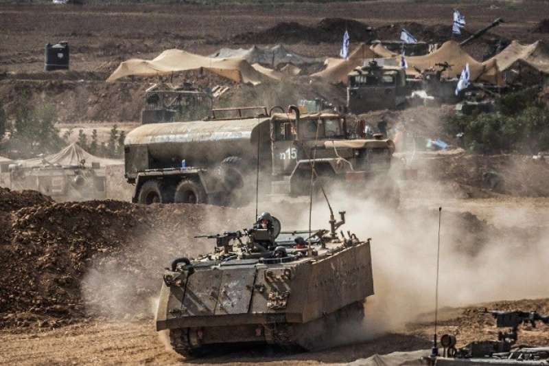 لأول مرة.. جيش الاحتلال يقر بوجود نقص كبير في الدبابات بسبب تضررها بمعارك غزة