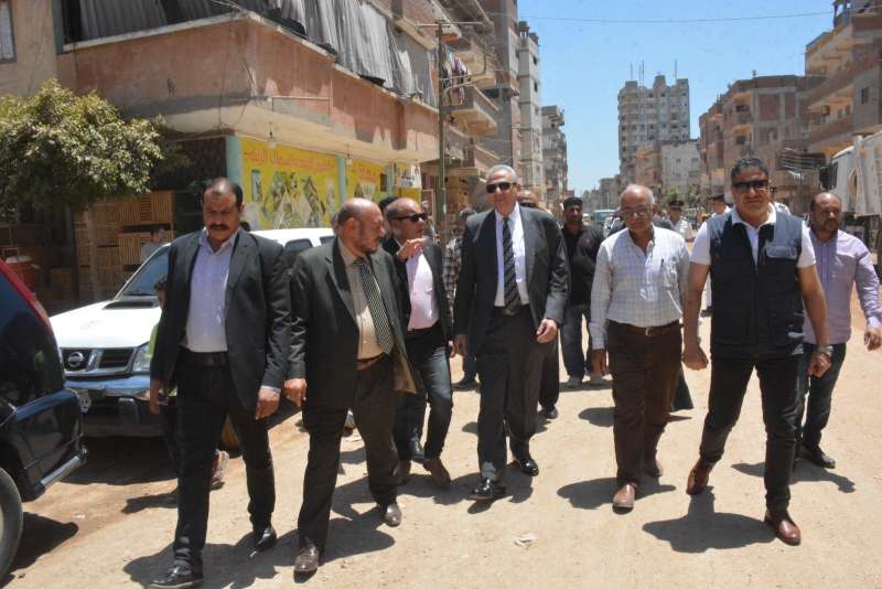 محافظ الغربية يتابع رصف شارع عمرو زعفان ويتفقد المستشفى المركزي ببسيون