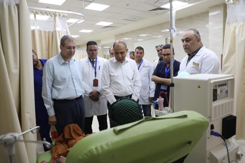 محافظ المنيا يوجه بتوفير مزيد من ادوية السكر اثناء تجوله داخل أقسام مستشفى ديرمواس التخصصى