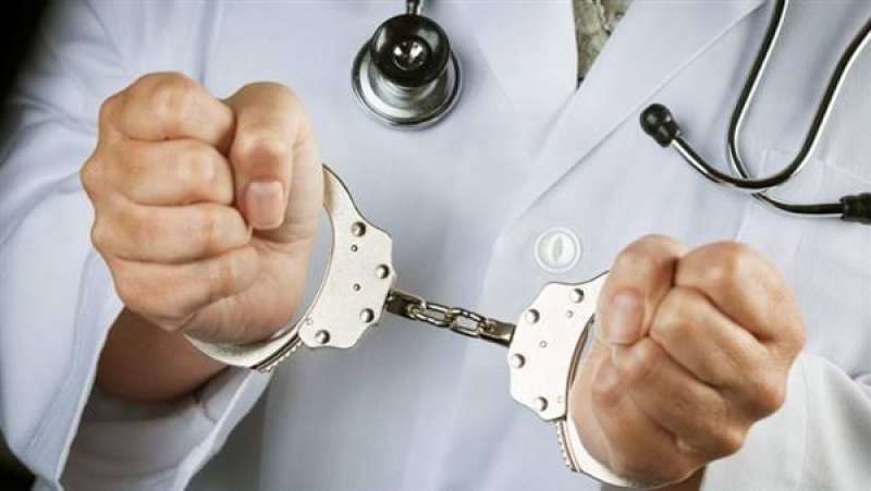 السجن 5 سنوات لطبيب لإدانته بإجراء عمليات إجهاض للسيدات داخل عيادته في الجيزة