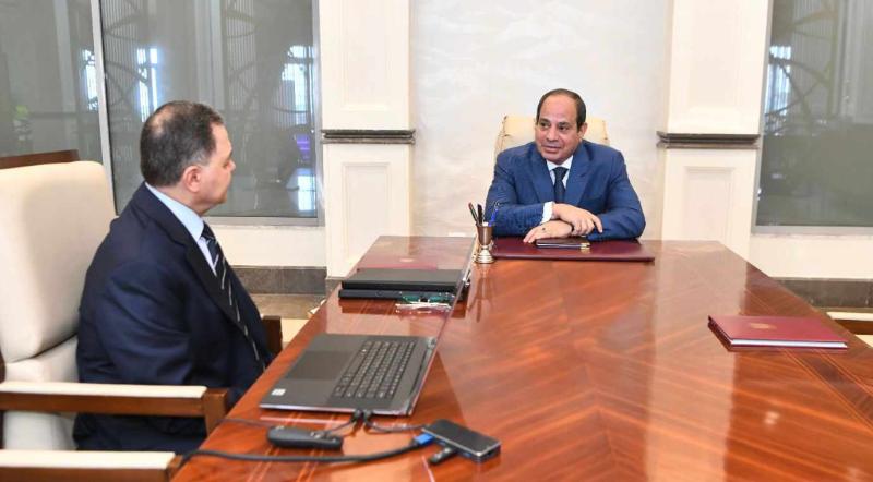 الرئيس السيسي يجتمع مع اللواء محمود توفيق وزير الداخلية