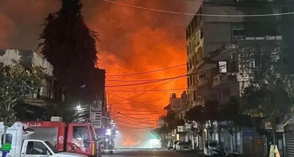 غارة إسرائيلية تستهدف سوقا تجارية في مدينة النبطية بجنوب لبنان