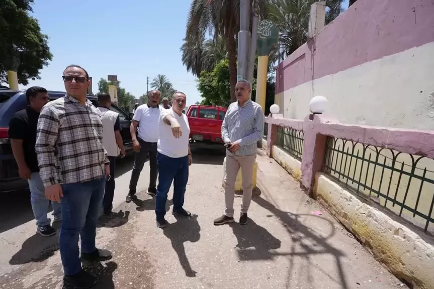 محافظ أسيوط يتابع تطوير مداخل قرية بني زيد الأكراد وأبنوب لتحسين البنية التحتية والخدمات