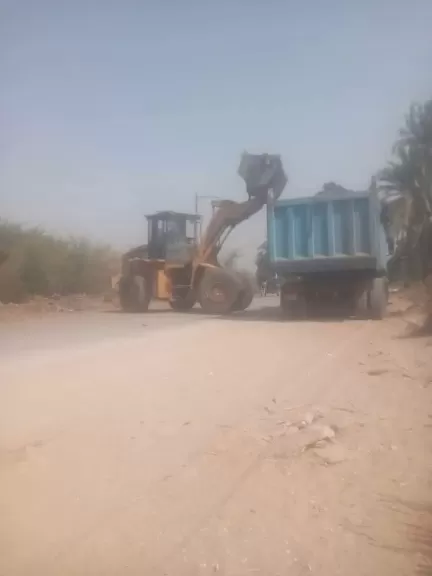 محافظ أسيوط يوجه برفع نواتج تطهير الترع والمصارف بشكل فوري .. والبداري تبدأ التنفيذ بقرية النواورة