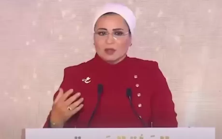 مديرة الهلال الأحمر تثمن دعم السيدة انتصار السيسي: زارتنا 6 مرات.. وترعى أنشطتنا
