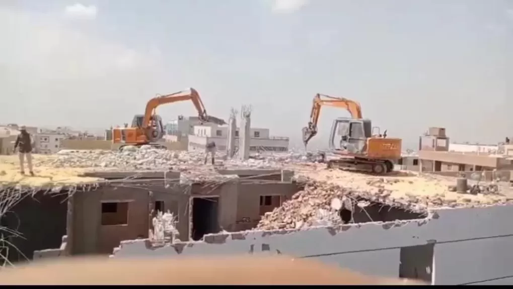 محافظة القاهرة تواصل إزالة المباني المخالفة في المقطم