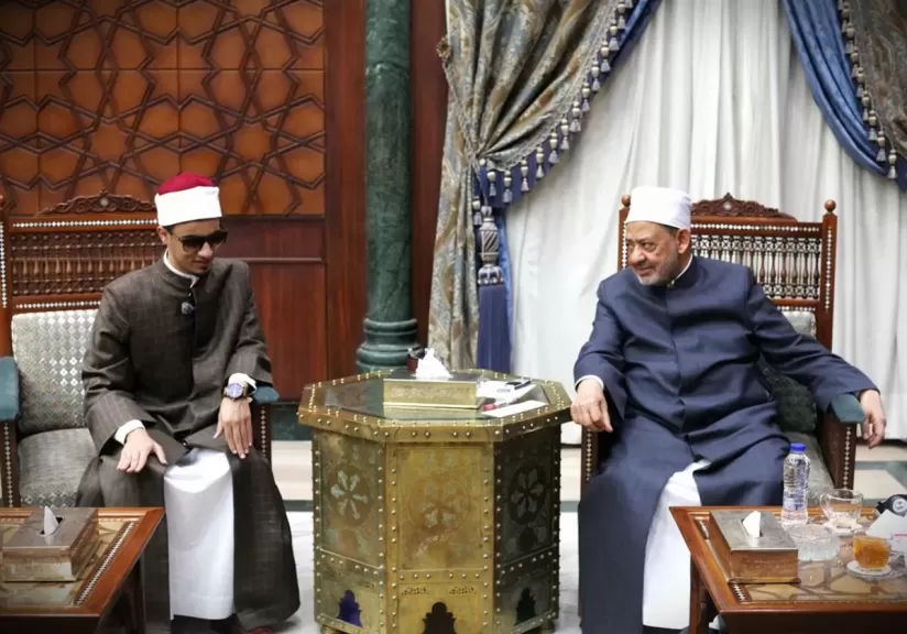 شيخ الأزهر يستقبل الطالب محمد أحمد حسن ويوجه بإلحاقه بأحد معاهد اللغات