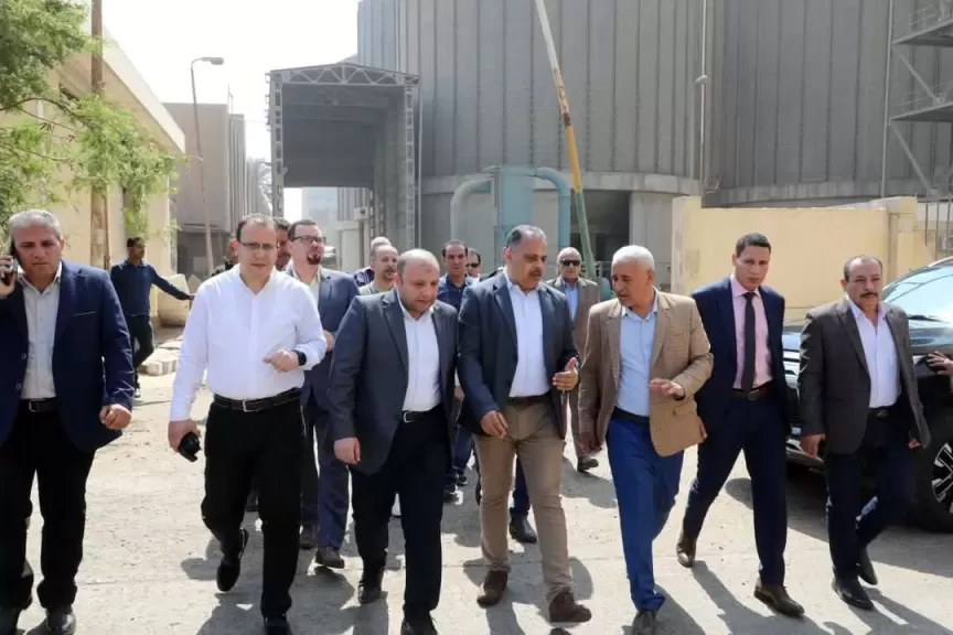 محافظ الشرقية يتفقد صوامع الغلال المعدنية ومطحن عرابي بمدينة الزقازيق