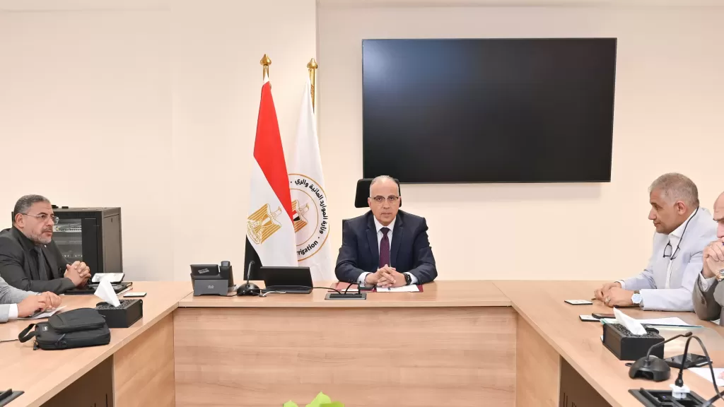 وزير الري يتابع خطة الوزارة في ملف التكيف مع التغيرات المناخية وحصاد مياه الأمطار