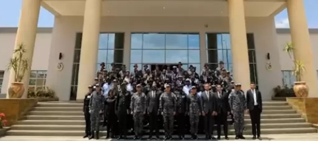 أكاديمية الشرطة تستقبل وفداً من أعضاء هيئة التدريس بكلية الشرطة الرواندية وكبار ضباط إنفاذ القانون