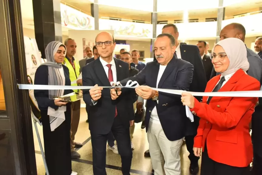محافظ أسيوط ورئيس جامعة أسيوط يفتتحان المعرض الفني لاختيار أفضل تصميم وعلامة تجارية