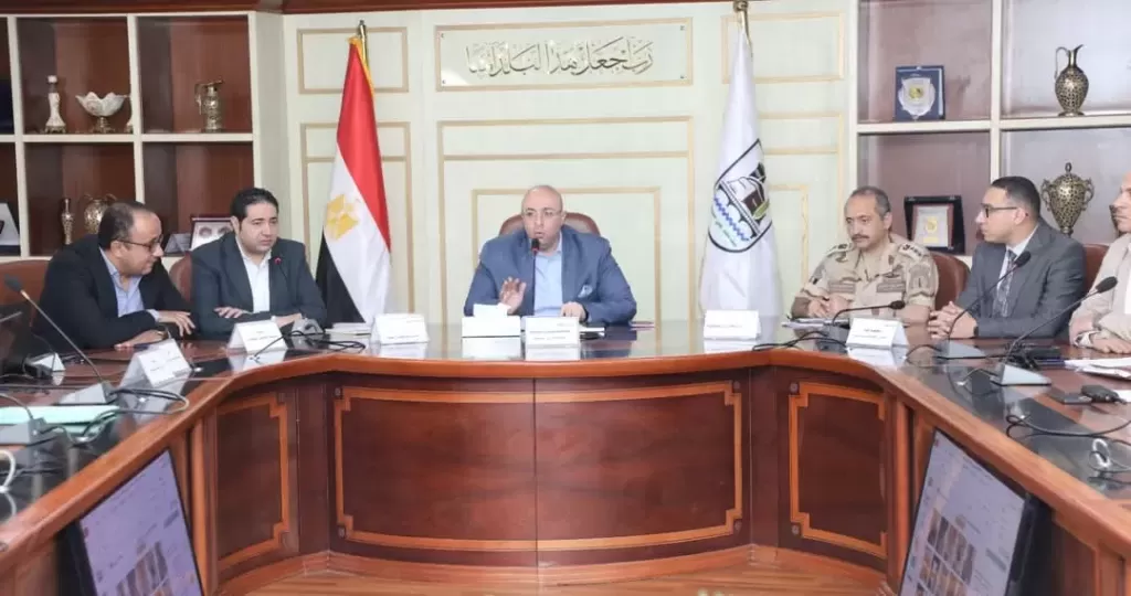 محافظ بني سويف يعقد اجتماعاً  لمتابعة مستجدات موقف مشروعات المرحلة الأولى من المبادرة الرئاسية ”حياة كريمة”بناصر وببا