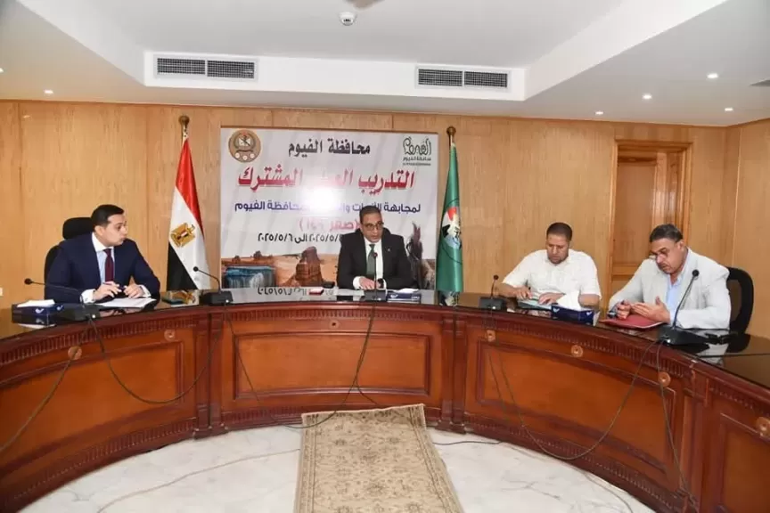 محافظ الفيوم يتابع موقف أراضي الدولة المستردة وآليات استغلالها بالشكل الأمثل
