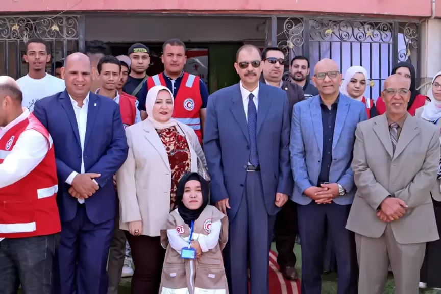 محافظ سوهاج يتفقد قافلة تركيب الأطراف الصناعية بمستشفى الهلال الأحمر بالحويتي