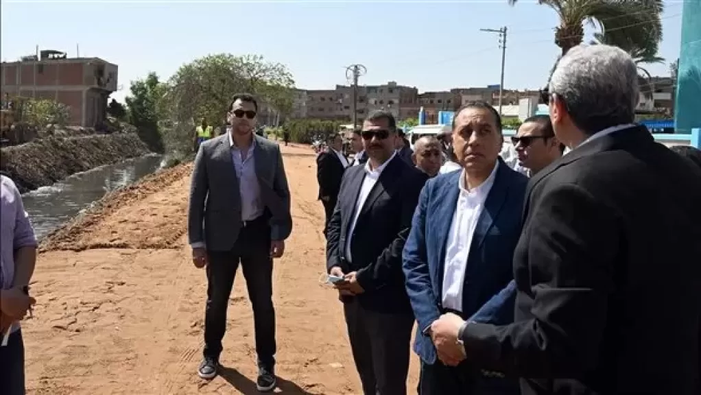 رئيس الوزراء يتفقد سير العمل بمشروع رصف طريق «طنطا - بسيون»
