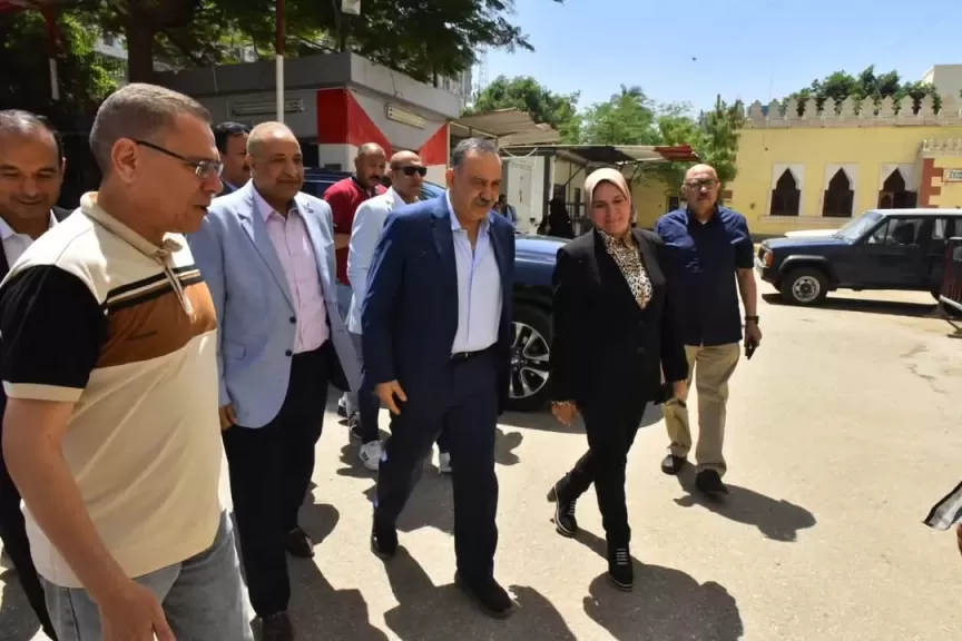 محافظ أسيوط يشهد توزيع مساعدات لمركز الأطفال المعثور عليهم بمديرية الصحة بالتنسيق مع حزب مستقبل وطن