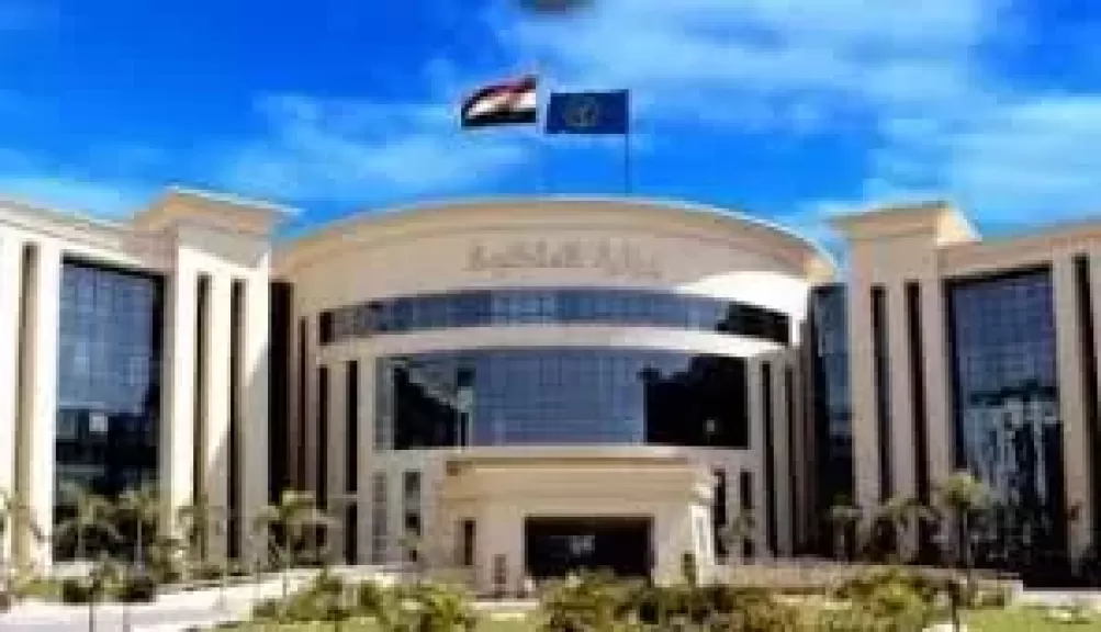 ضبط إحدى السيدات لقيامها بالنصب والإحتيال على المواطنين من خلال إنتحال صفة طبيبة بالجيزة