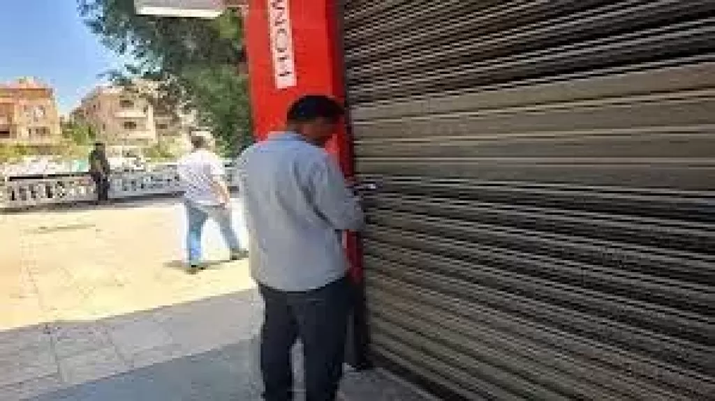 تحرير (152) مخالفة للمحلات التى لم تلتزم بقرار الغلق خلال 24 ساعة