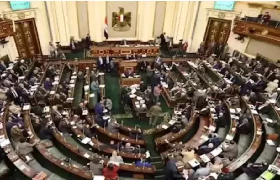 مصطفى بكري يتقدم ببيان عاجل حول غش البنزين خلال الجلسة العامة للبرلمان.. والحكومة ترد