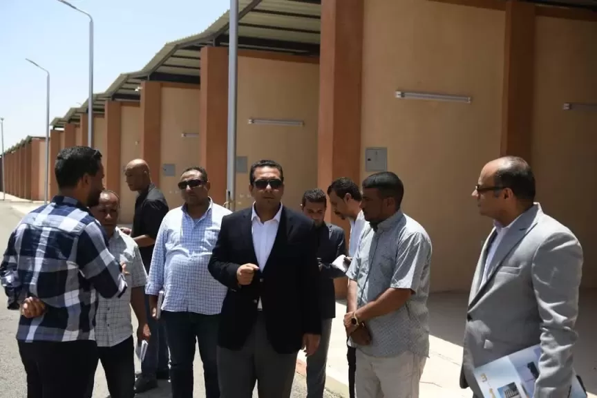 نائب محافظ قنا يتفقد الأعمال الإنشائية بشادري الأربعين والأشراف
