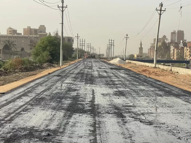 محافظ الغربية يتابع أعمال رصف كورنيش المحلة