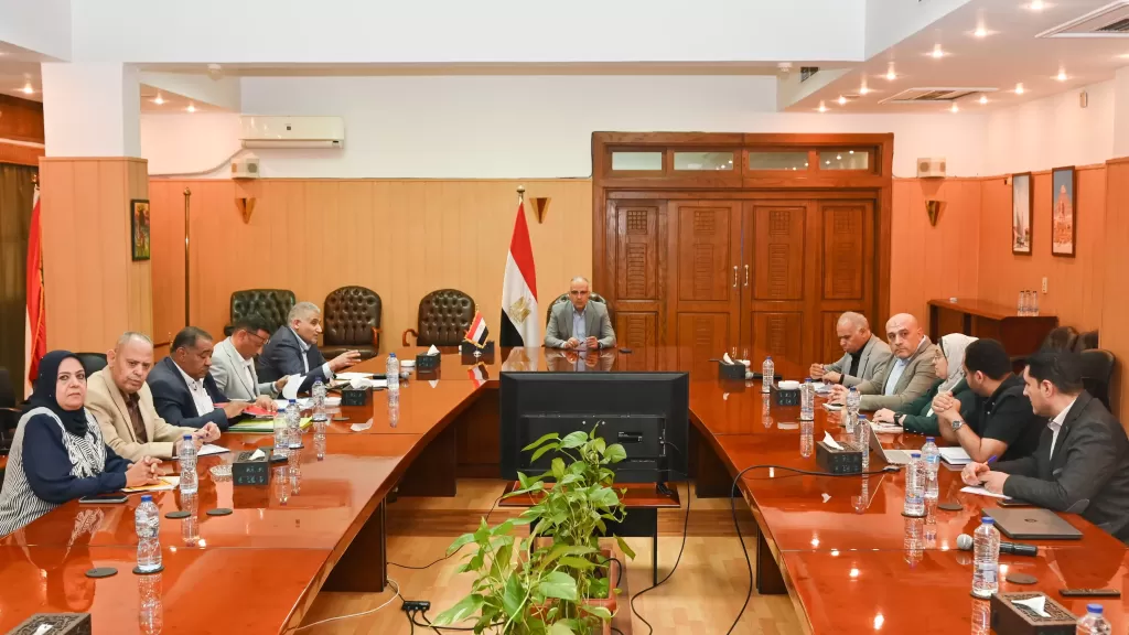 وزير الري يتابع  الوفاء بالاحتياجات المائية المتزايدة مع موجة الحرارة التي تشهدها البلاد حاليا