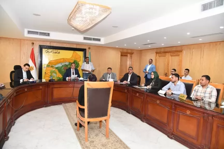 محافظ الفيوم يوجه بتوفير مساعدات مالية ومعاشات للحالات الأولى بالرعاية