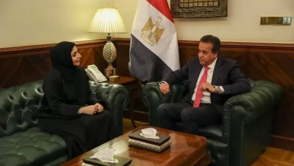 وزير الصحة يبحث مع المدير التنفيذي للمنشآت الصحية بالإمارات تطوير الخدمات الطبية