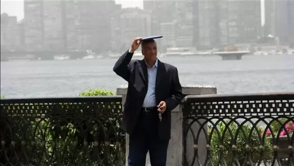 «الحرارة 37 في الظل».. الأرصاد تحذر من حالة الطقس وتوجه نصائح للمواطنين