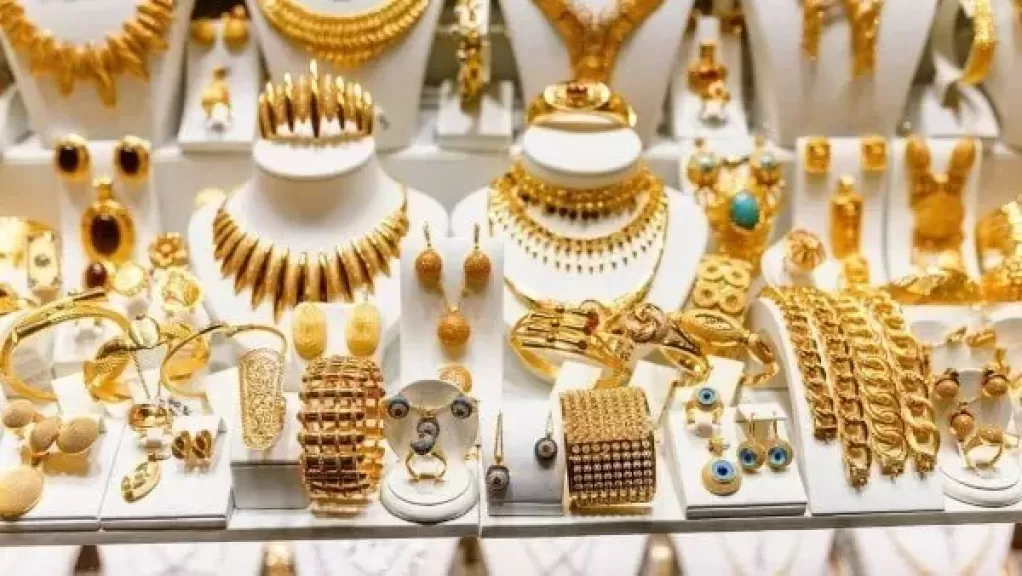 الاثنين 19 مايو 2025.. الذهب يتراجع 5 جنيهات في بداية التعاملات.. وعيار21 يسجل 4535 جنيها