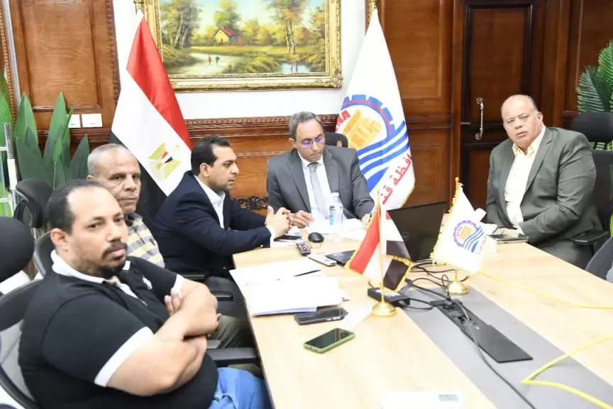 عبر الفيديو كونفرانس.. محافظ قنا يتابع ملف إزالة التعديات وتقنين أراضي أملاك الدولة