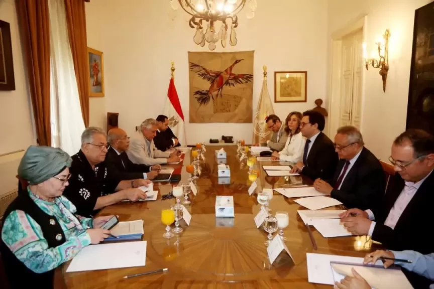 وزير الثقافة يجتمع بلجنة اختيار الرئيس الجديد لأكاديمية الفنون