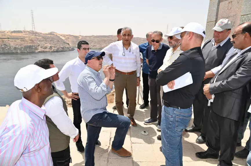 وزير الري يتفقد استراحة خزان أسوان وحجر أساس ونموذج السد العالى وموقع كسارة الحجارة