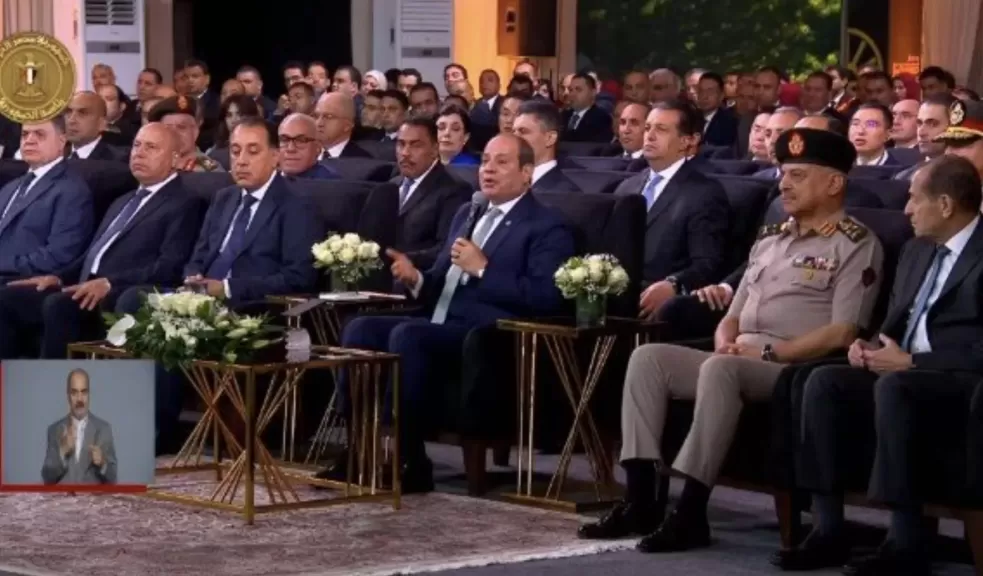 الرئيس السيسي يعزي محافظ الوادي الجديد فى وفاة شقيقه