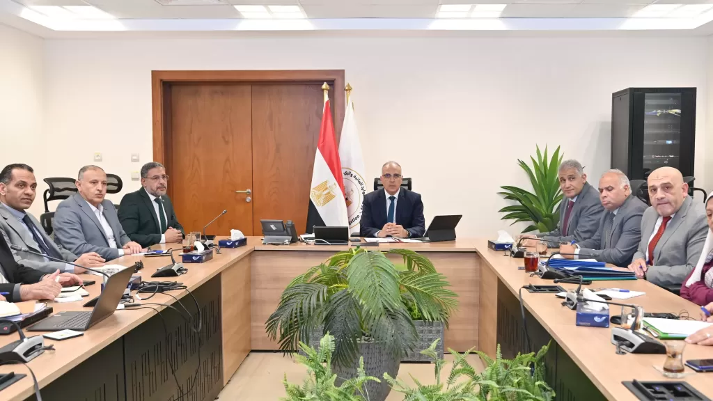 وزير الري يتابع تطوير منظومة توزيع المياه في موسم أقصى الاحتياجات