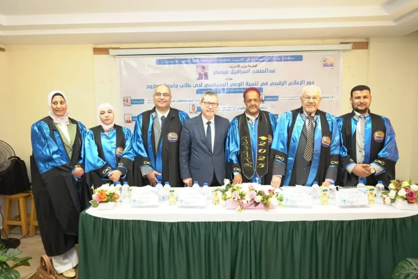 محافظ مطروح يهنئ العمدة إسرافيل السرحاني لحصولة على الماجستير من كلية التربية والطفولة