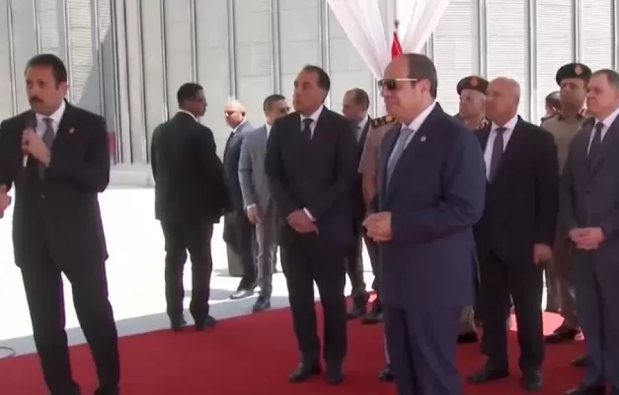 الرئيس السيسي يتفقد منطقة الصوامع بمنطقة مستقبل مصر الصناعية