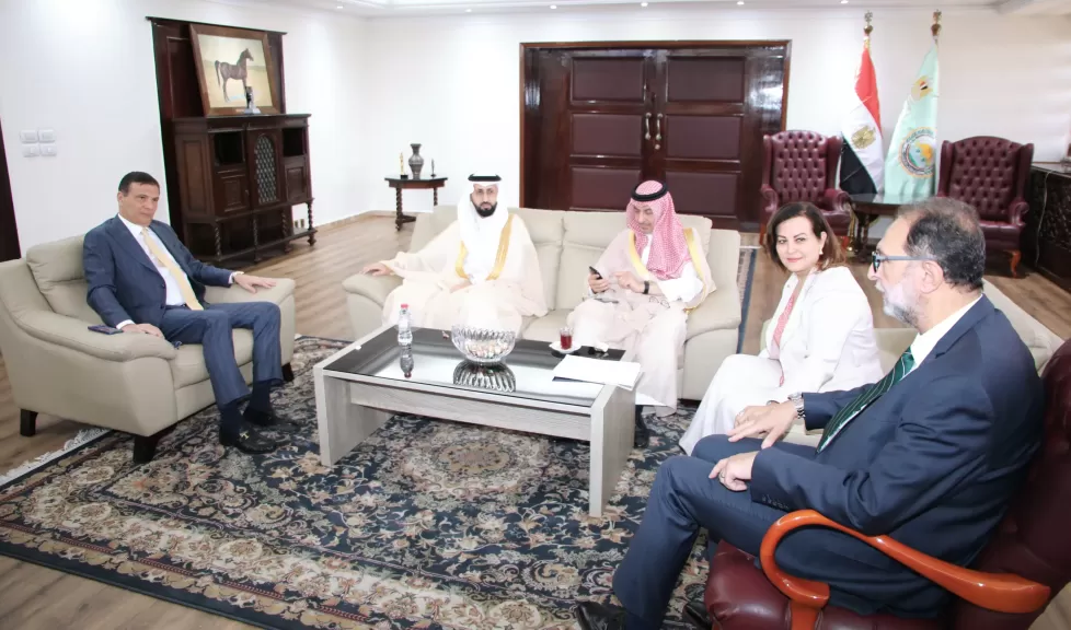 وزير الزراعة يعقد اجتماعًا موسعًا مع الرئيس التنفيذي لهيئة الغذاء والدواء السعودية